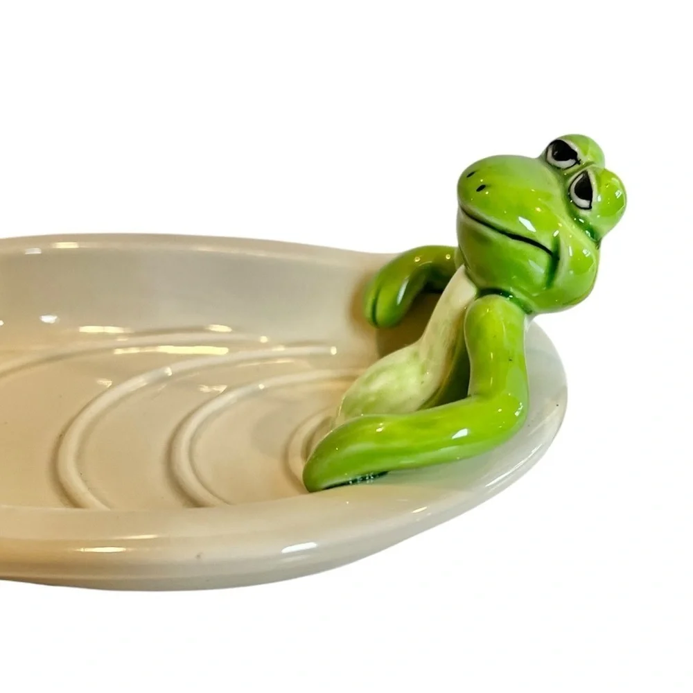 Vintage Norcrest Relaxing Frog Tub Soap Dish Quirky Retro Decor Collectible